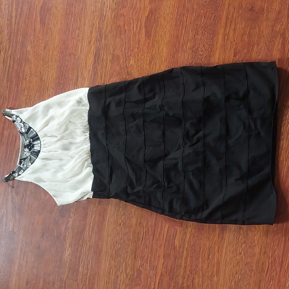 Suzy‎ Shier dress